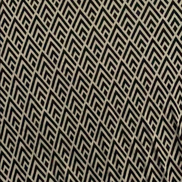 H&M Black & White Patterned Tee - Picture 2 of 5